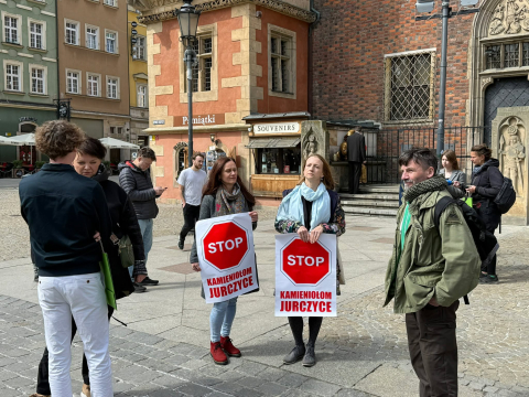 Nie chcą u siebie kopalni, przyjechali protestować do Wrocławia. Chodzi o kamieniołom Jurczyce - 1