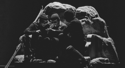 Mrok, tajemnica i Karkonosze. Bestsellerowy kryminał trafia na deski jeleniog&oacute;rskiego teatru