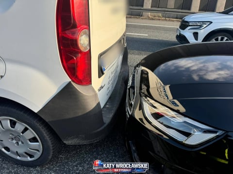 Karambol na Autostradowej Obwodnicy Wrocławia. Zderzyło się aż 5 samochodów! [ZDJĘCIA] - 0