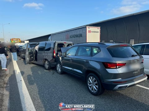 Karambol na Autostradowej Obwodnicy Wrocławia. Zderzyło się aż 5 samochodów! [ZDJĘCIA] - 7