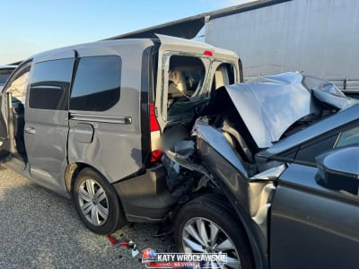 Karambol na Autostradowej Obwodnicy Wrocławia. Zderzyło się aż 5 samochod&oacute;w! [ZDJĘCIA]