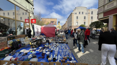 Medale, szable i zdjęcia. W Jeleniej G&oacute;rze kr&oacute;lują starocie i osobliwości