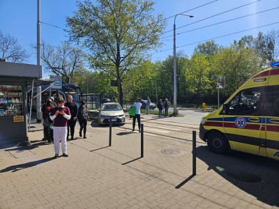 Kolizja samochodu z tramwajem. Utrudnienia przy Hali Stulecia