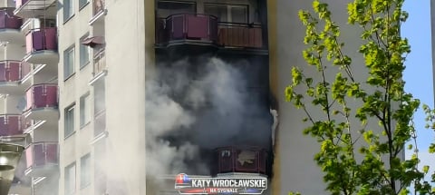 Dwa pożary w blokach we Wrocławiu. Dym pojawił się na 8 piętrze - 0