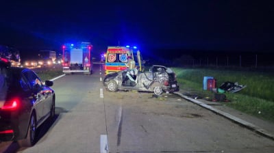 Zderzenie dw&oacute;ch samochod&oacute;w na A4. Trzy osoby są ranne, jedna poszukiwana