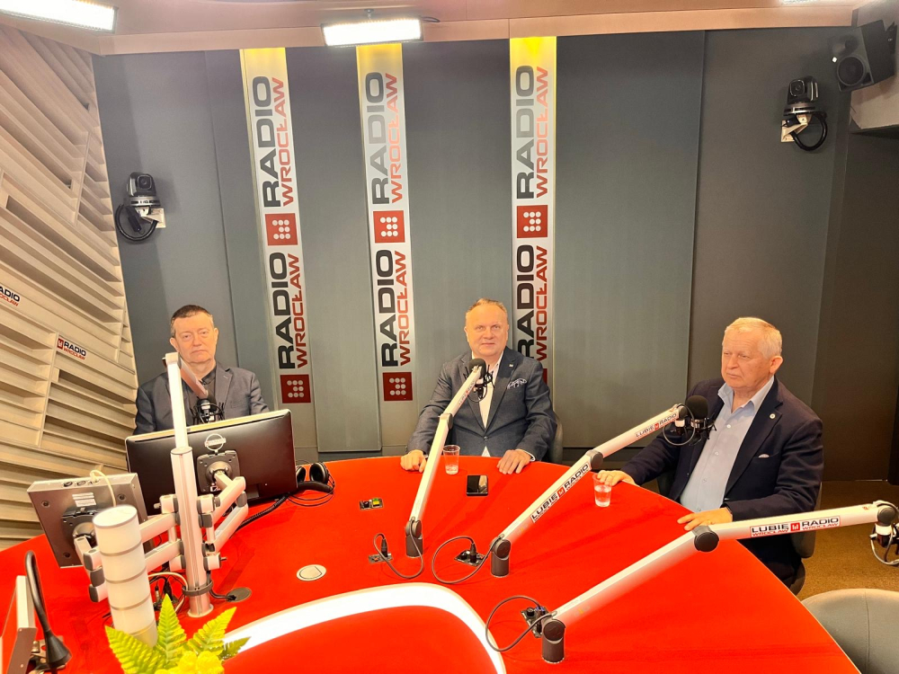 Różne punkty słyszenia: Czy Polska powinna mieć broń jądrową? - Różne punkty słyszenia w Radiu Wrocław każdego dnia od godz. 20.05.