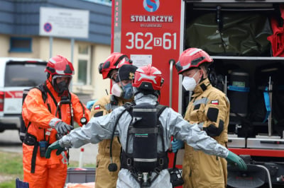 Zatrucie chemiczne przy Gazowej. Worki z niebezpiecznymi odpadami przez tydzień zalegały w mieszkaniu zmarłego
