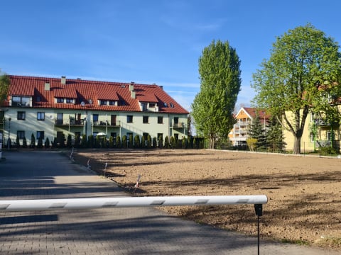 Były drzewa, teraz powstaje tam parking. Mieszkańcy: "To samowola". Miasto potwierdza - 6