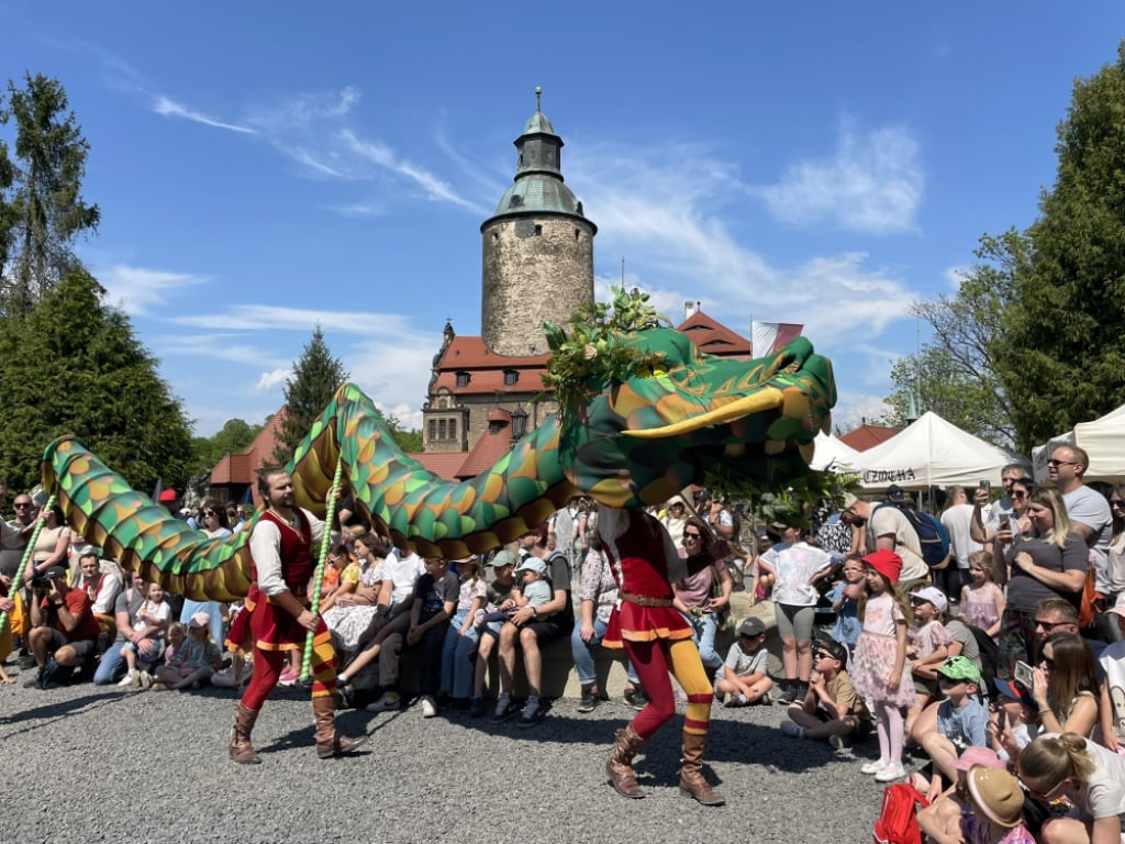 Bajkowa majówka na Zamku Czocha. Bohaterowie przejmują warownię - Zamek Czocha zaprasza do świata bajek i wyobraźni