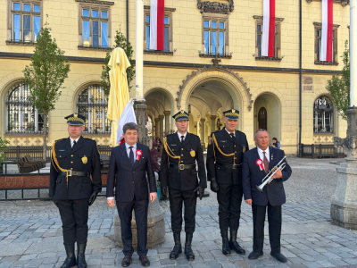 Wrocław świętuje Dzień Flagi. Biało-czerwona pojawiła się na Rynku