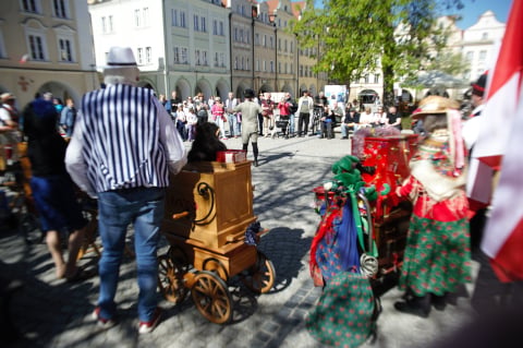 Katarynki znów grają w Jeleniej Górze. Ten festiwal przyciąga tłumy. "Katarynka jest prekursorem komputera" - 0