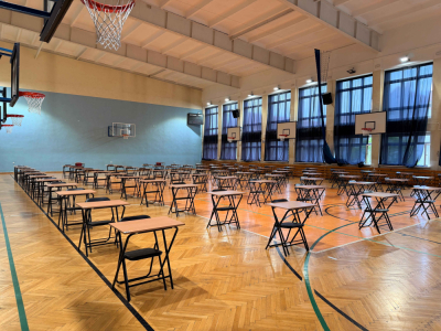 Matura wystartowała. 23 tys. dolnośląskich uczni&oacute;w pisało egzamin z języka polskiego