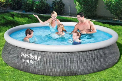 Lato w ogrodzie: basen dmuchany jako letni must-have sezonu