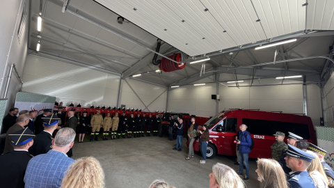 Nowa remiza dla jeleniogórskiej OSP. Do tej pory strażacy przebierali się pod wiatą - 9