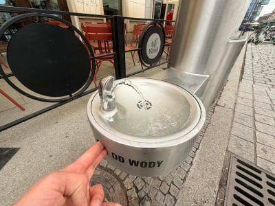 Poidełka we Wrocławiu uruchomione. Dlaczego włączyli je dopiero po maj&oacute;wce?