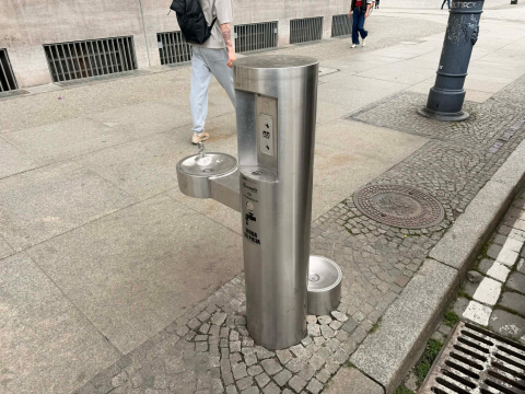Poidełka we Wrocławiu uruchomione. Dlaczego włączyli je dopiero po majówce? - 1