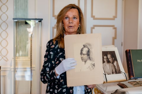 Księżna Daisy na nieznanych fotografiach. Wyjątkowe albumy trafiły do Zamku Książ - 1