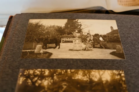 Księżna Daisy na nieznanych fotografiach. Wyjątkowe albumy trafiły do Zamku Książ - 2