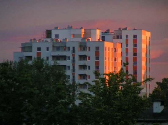 Ceny mieszkań zaczynają spadać - Fot. Wuhazet/Wikipedia