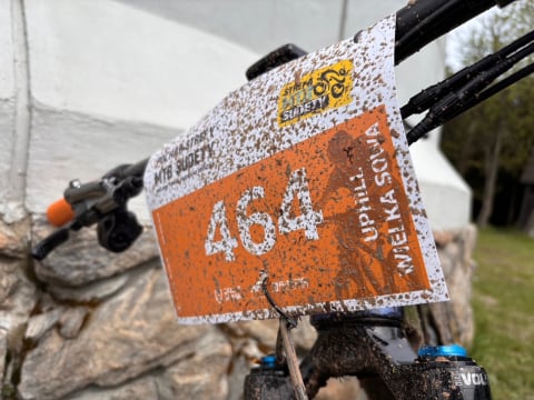 Ostre Koło w Bielawie! Rowerowe emocje przeżywaliśmy podczas Pucharu Strefy MTB Sudety - 0