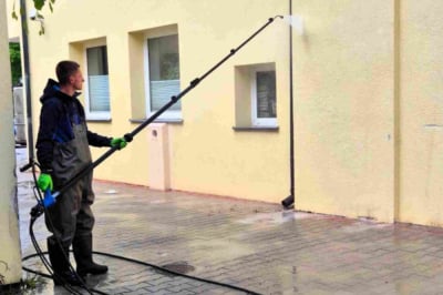Czy warto zlecić mycie elewacji budynku profesjonalistom? Praktyczne wskaz&oacute;wki