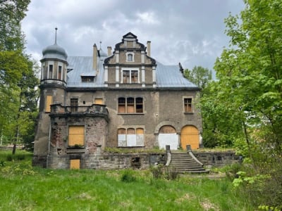 Zamek Książ przejmuje zniszczoną willę w centrum Wałbrzycha. Wiemy, co tam powstanie