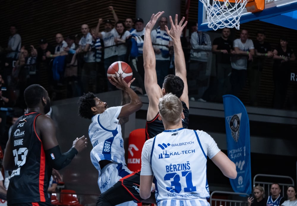 Koszykarze Górnika zapraszają mieszkańców na treningi. Zajęcia poprowadzą klubowe legendy - Koszykarski trening z zawodnikami Górnika. Rusza Akademia Sportu w Wałbrzychu.
