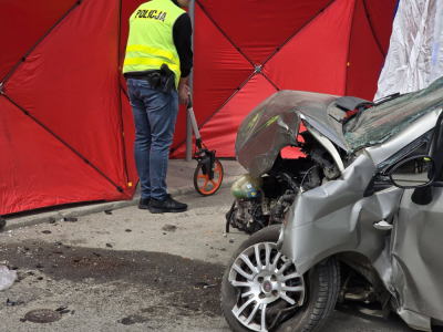 78-latek wjechał w budynek, zginęła pasażerka. Tragiczny wypadek na Dolnym Śląsku