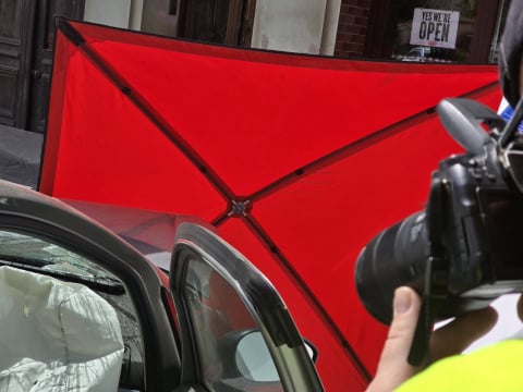 78-latek wjechał w budynek, zginęła pasażerka. Tragiczny wypadek na Dolnym Śląsku - 0