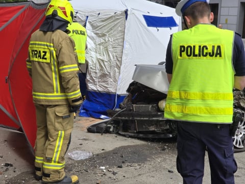 78-latek wjechał w budynek, zginęła pasażerka. Tragiczny wypadek na Dolnym Śląsku - 5