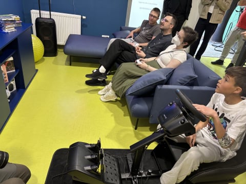 Strefa dla nastolatków powstała w Przylądku Nadziei. Mogą tam grać, spotykać się i... uciec od rodziców - 7