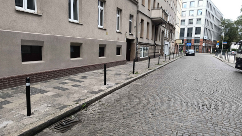 Na tym chodniku niedaleko dworca można wybić zęby. W końcu doczeka się remontu - 0