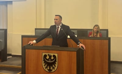 "To nie jest awantura". Zarząd Wojew&oacute;dztwa Dolnośląskiego otrzymał wotum zaufania