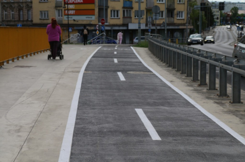 Nowa ścieżka rowerowa w Legnicy otwarta. Ma ułatwić cyklistom podróż do centrum - 1