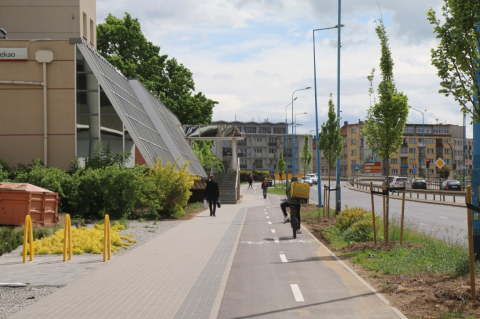 Nowa ścieżka rowerowa w Legnicy otwarta. Ma ułatwić cyklistom podróż do centrum - 3