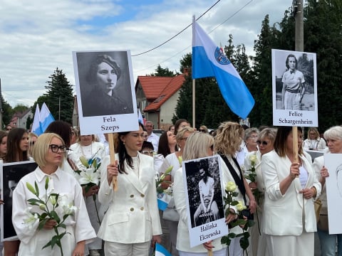 „Kobiety dla kobiet przeciwko wojnie”. Biały Marsz przeszedł przez Rogoźnicę - 0