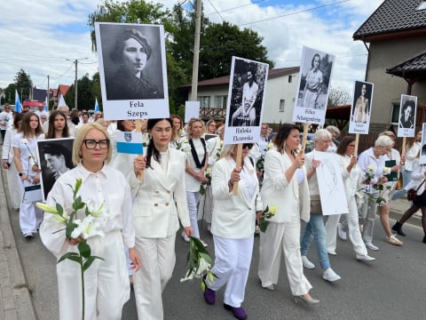 „Kobiety dla kobiet przeciwko wojnie”. Biały Marsz przeszedł przez Rogoźnicę - 3