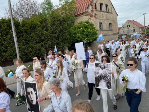 „Kobiety dla kobiet przeciwko wojnie”. Biały Marsz przeszedł przez Rogoźnicę - 2