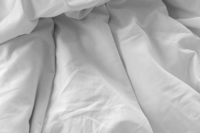 Prześcieradło bez gumki &ndash; poznaj triki, dzięki kt&oacute;rym Twoje ł&oacute;żko zawsze będzie wyglądać perfekcyjnie