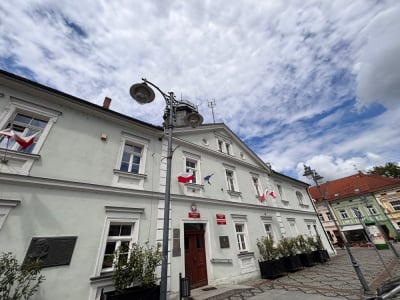Nie przyszli do pracy po zwolnieniu dyrektorki. Trwa konflikt w dolnośląskim MOPS-ie
