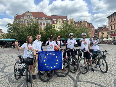 Z Zurychu do Wrocławia na rowerach. Tysiąc kilometr&oacute;w dla Gabriela Narutowicza