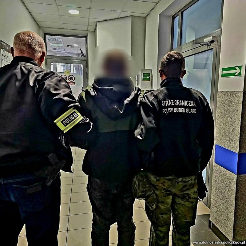 35-latek zatrzymany w Oławie. Miał grozić nożem przypadkowym osobom - 35-latek zatrzymany w Oławie. Miał grozić nożem przypadkowym osobom