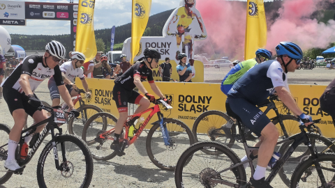 Ponad 700 zawodników na starcie Bike Maratonu w Dusznikach-Zdroju - 1
