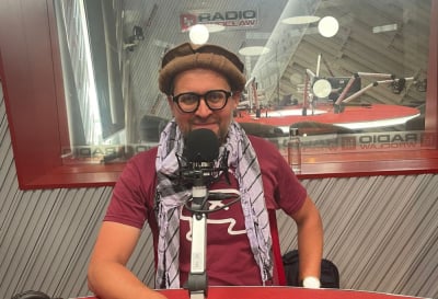 Chwalimy swoje: Podr&oacute;żuje w nieoczywiste miejsca, właśnie wr&oacute;cił z Afganistanu. Dominik Mikołajczyk gościem Radia Wrocław