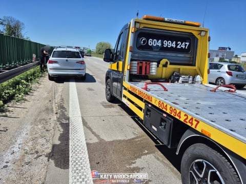 Ogromne korki na A4 i AOW - nawet 15 kilometrów zatoru! Wszystko przez kolizję  - 1