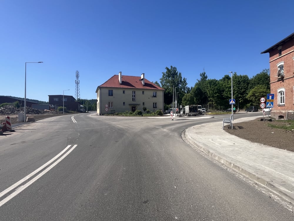 Koniec remontu ulicy Beethovena w Wałbrzychu. Mieszkańcy czekali na to od lat – Ulica prowadząca do schroniska i PSZOK-u już gotowa. Wałbrzych zakończył remont ul. Beethovena.
