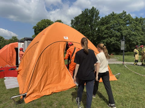 Zawyły syreny w całym Wrocławiu. W mieście trwają działania służb ratowniczych i mundurowych - 10
