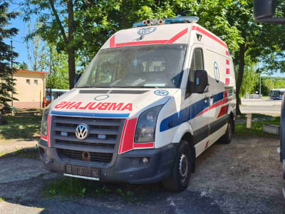 M&oacute;gł trafić na złom, ale wyremontują go w czynie społecznym. Chodzi o wycofany ambulans