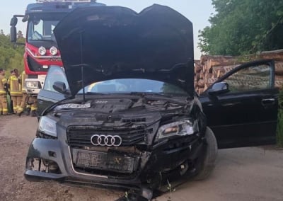 Pijani kierowcy wyeliminowani. Jeden wjechał w ogrodzenie, drugi uciekał przed policją