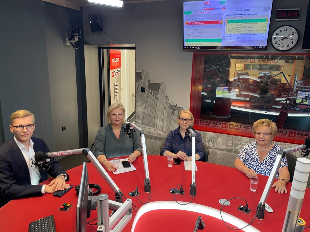 Debata samorządowa: Zarząd wojew&oacute;dztwa z absolutorium. Opozycja m&oacute;wi o chaosie i konfliktach
